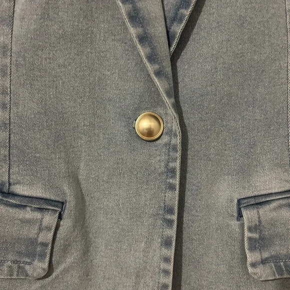 Bagatelle Blue Blazer with Notched Lapels and Tailored Fit - Picture 6 of 7